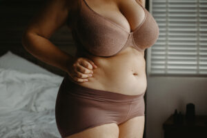 femmes rondes et nues